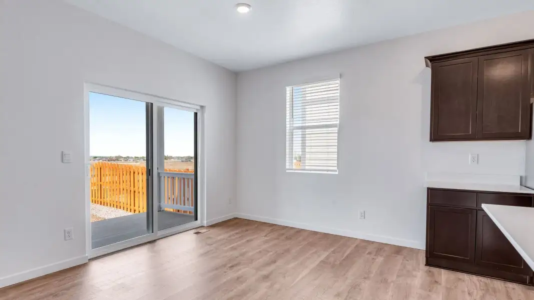 Spacious, unfurnished interior of a new home in Lakeside Canyon, Mead (Image 13).