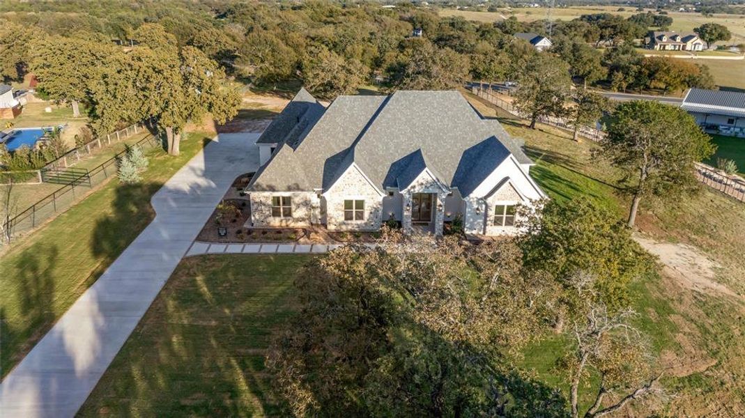 Exterior details and patio area of a home in , Weatherford (Image 28).