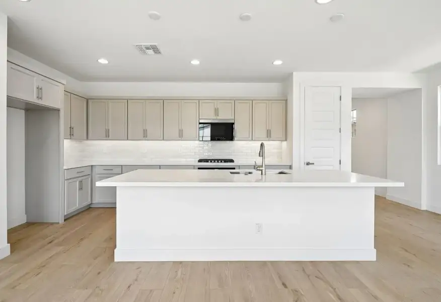 Kitchen - 7 of 13