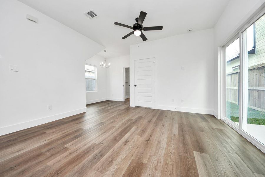 Spacious, unfurnished interior of a new home in , Houston (Image 11).
