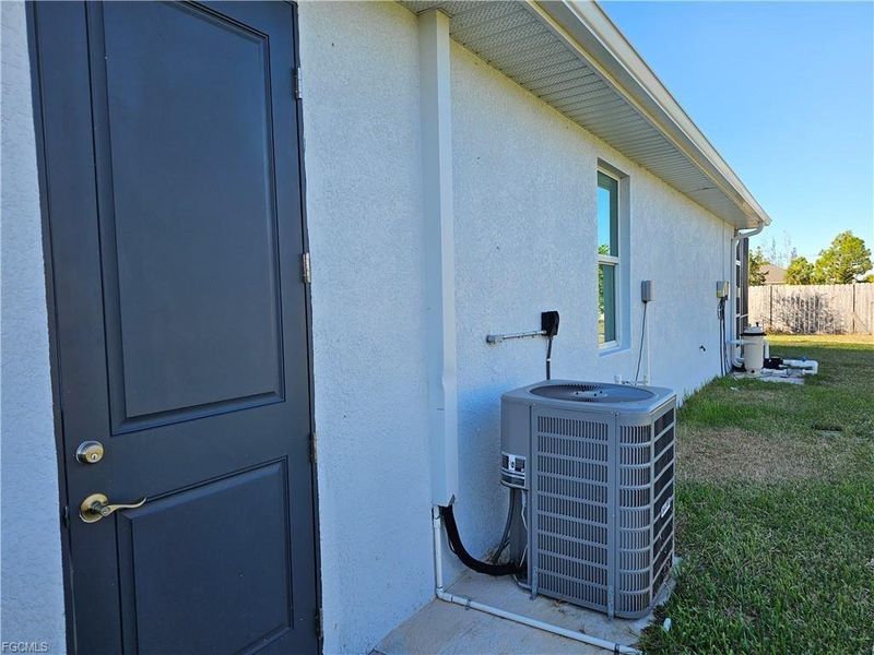 Exterior details and patio area of a home in , Cape Coral (Image 28).