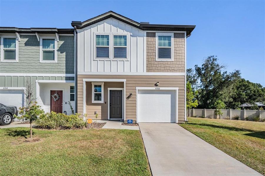Exterior details and patio area of a home in Dug Creek, Gibsonton (Image 3). Exterior details and patio area of a home in Dug Creek, Gibsonton (Image 3).