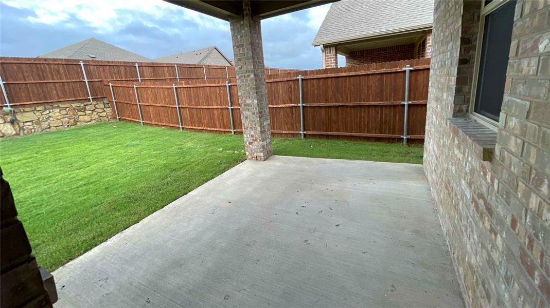 Exterior details and patio area of a home in Elevon, Lavon (Image 4).