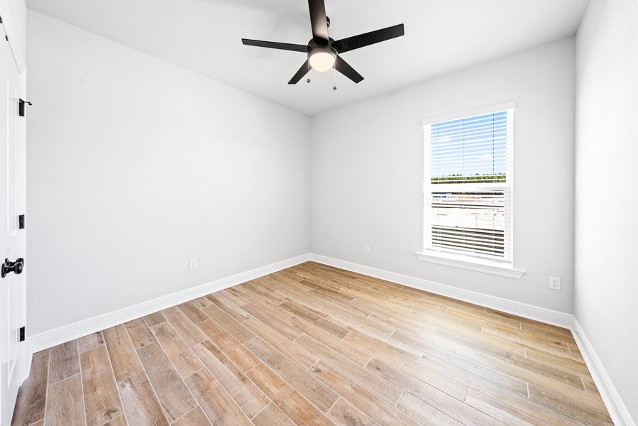 Spacious, unfurnished interior of a new home in Natureview, Freeport (Image 18).