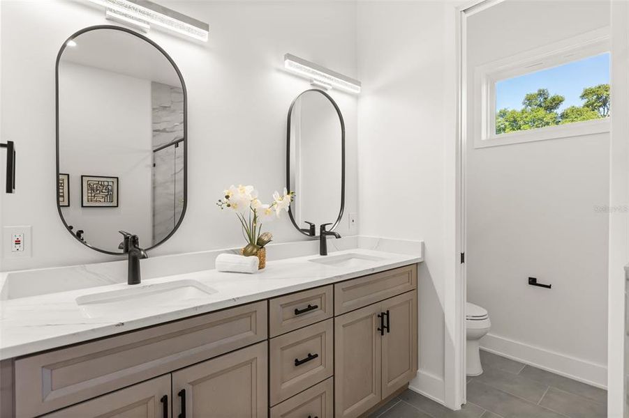 Furnished interior view inside a new home in , Orlando (Image 50).