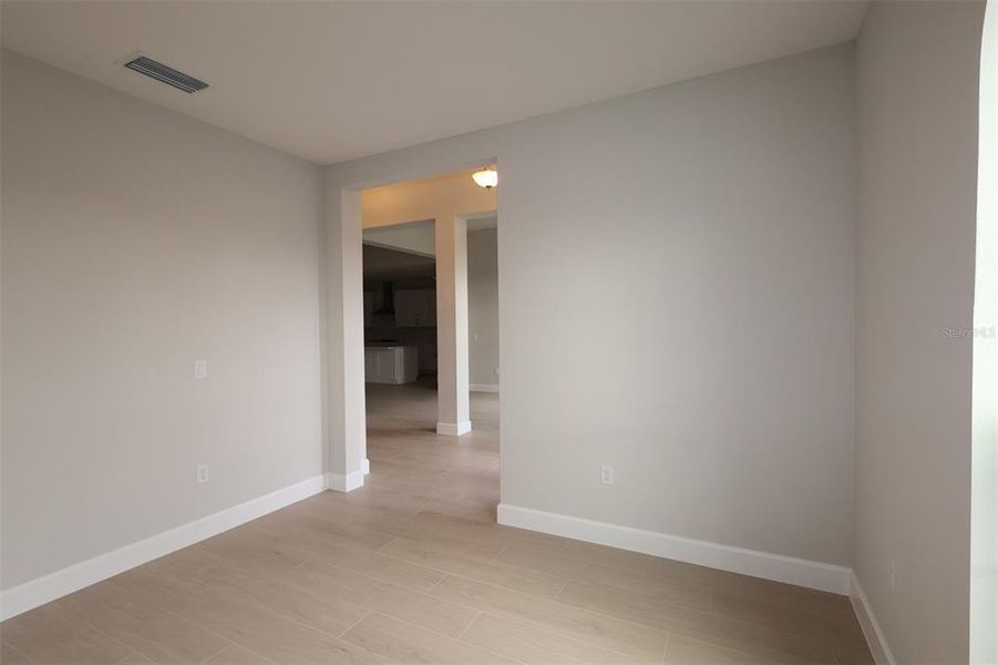 Spacious, unfurnished interior of a new home in Willow Run, Apopka (Image 12).