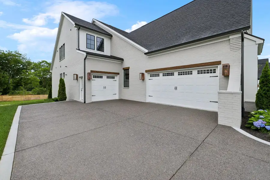 The Elmsley E Exterior