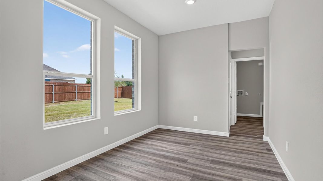 Spacious, unfurnished interior of a new home in Saratoga, Granbury (Image 13).