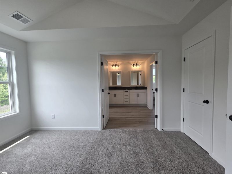 Spacious, unfurnished interior of a new home in Shiloh Trail, Wellford (Image 24).