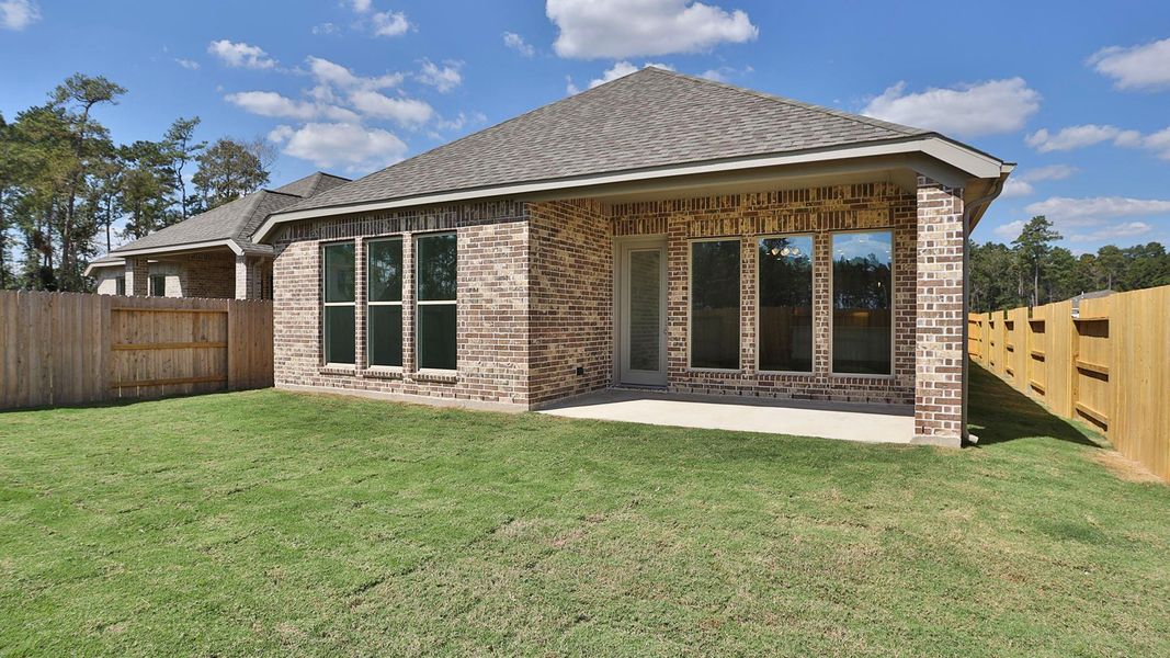 Exterior details and patio area of a home in Artavia 45', Conroe (Image 3).