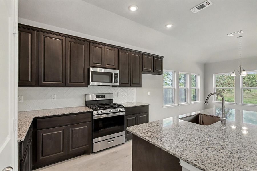 Furnished interior view inside a new home in Columbia Lakes, West Columbia (Image 12).