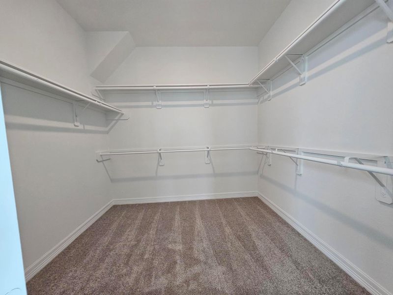 Spacious, unfurnished interior of a new home in Azalea, Brookshire (Image 7).