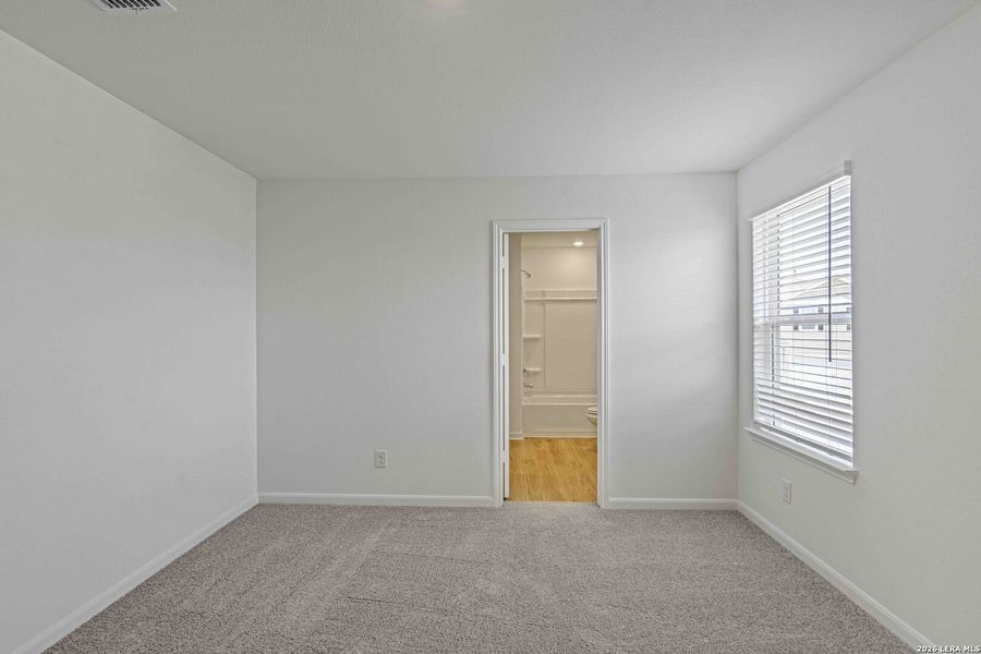 Spacious, unfurnished interior of a new home in , San Antonio (Image 19).