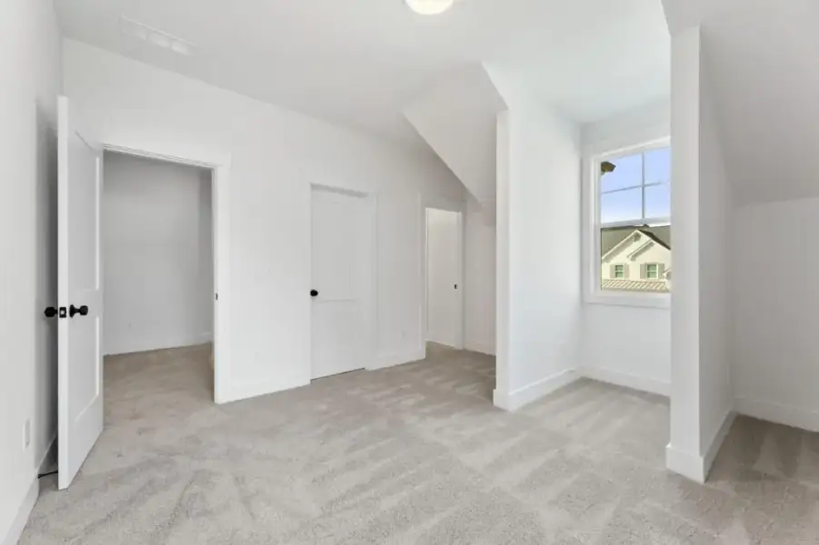 Spacious, unfurnished interior of a new home in Hillshire, Cumming (Image 25).