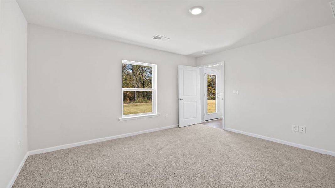 Spacious, unfurnished interior of a new home in Cloverdale Hills, Piedmont (Image 21).