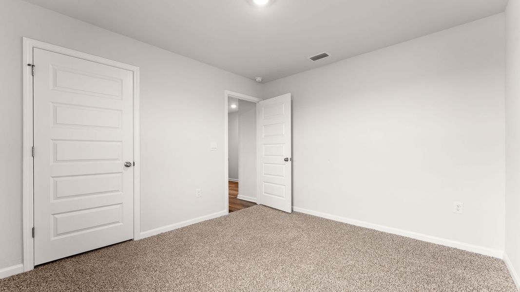 Spacious, unfurnished interior of a new home in Hodges Bayou Plantation, Panama City (Image 31).