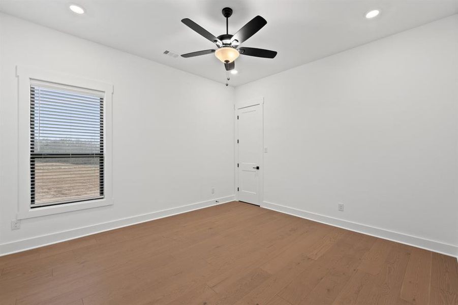 Spacious, unfurnished interior of a new home in , Krugerville (Image 10).