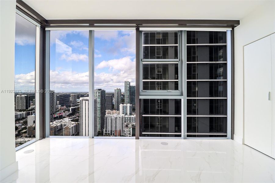 Condo located in Miami, FL showcasing its design and architecture (Image 34).