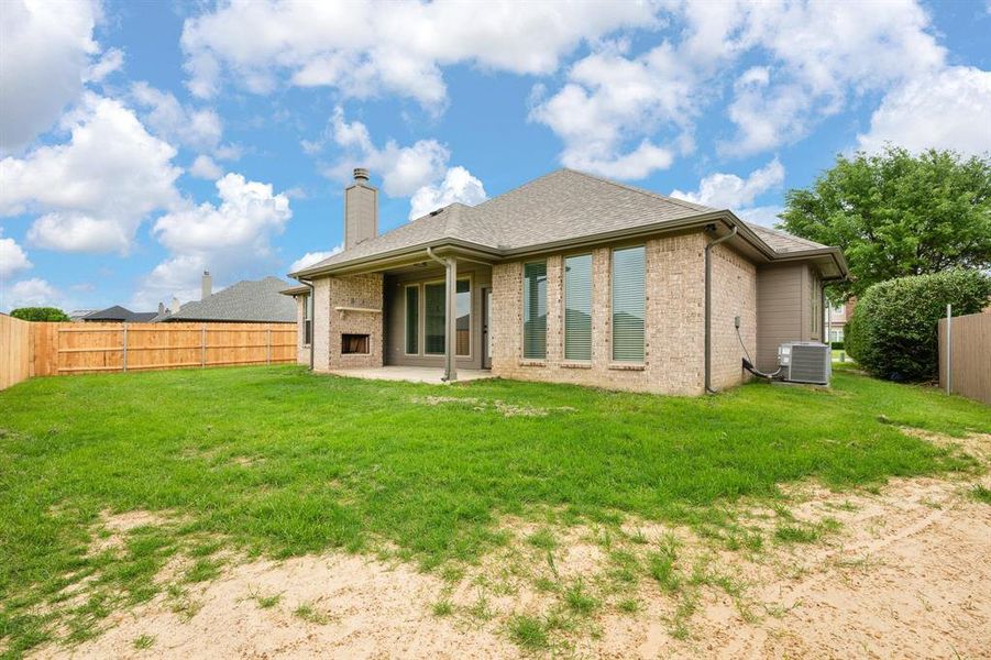 Exterior details and patio area of a home in , Cleburne (Image 21).