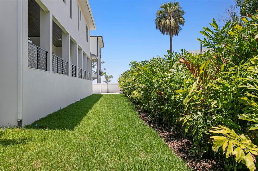 Exterior details and patio area of a home in , Tampa (Image 26).