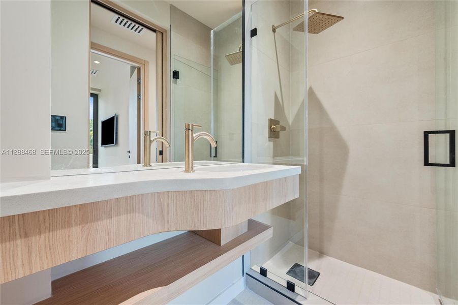 Image 22 of a home in .