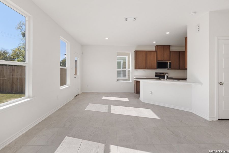 Spacious, unfurnished interior of a new home in Spanish Trails Villas, San Antonio (Image 26). Spacious, unfurnished interior of a new home in Spanish Trails Villas, San Antonio (Image 26).