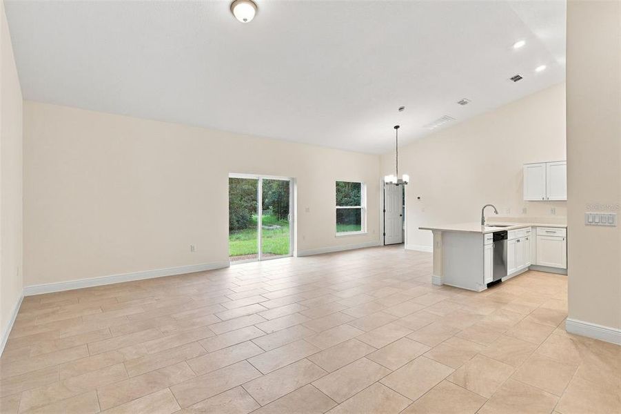 Spacious, unfurnished interior of a new home in , Yeehaw Junction (Image 21).