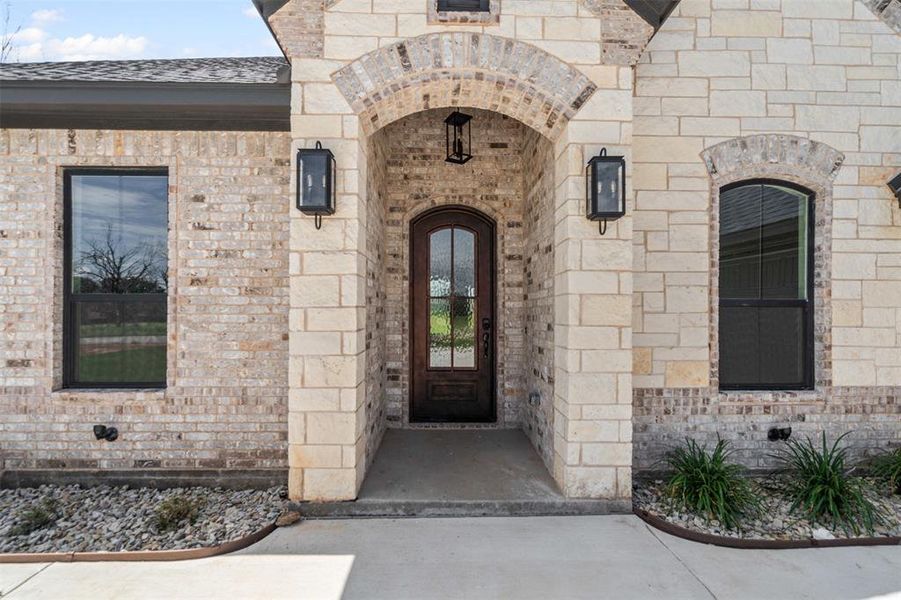 Exterior details and patio area of a home in Pecan Plantation, Granbury (Image 30).