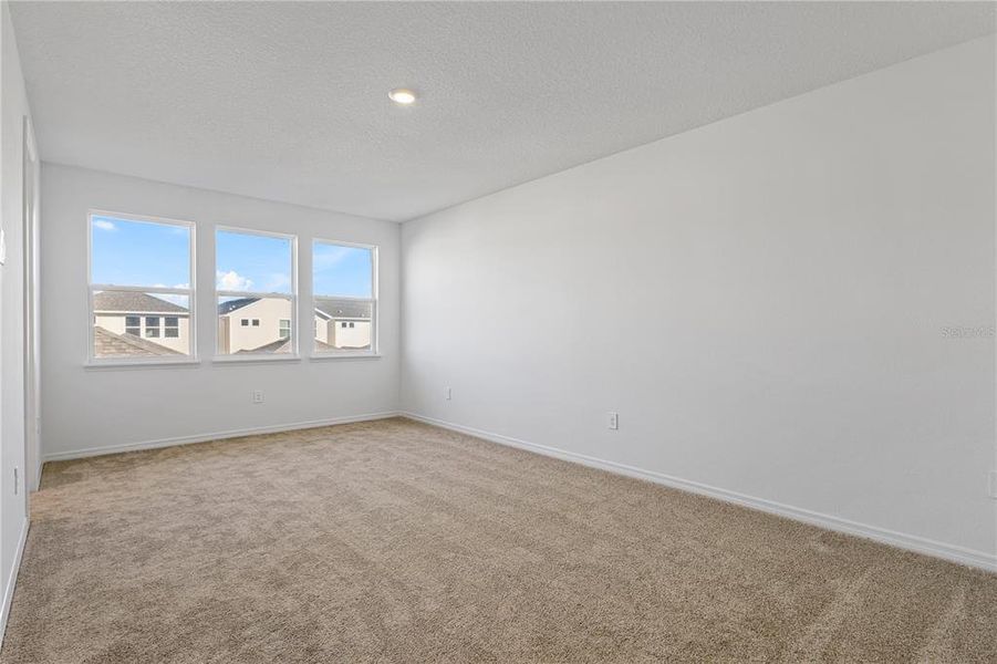 Spacious, unfurnished interior of a new home in , Winter Garden (Image 33).