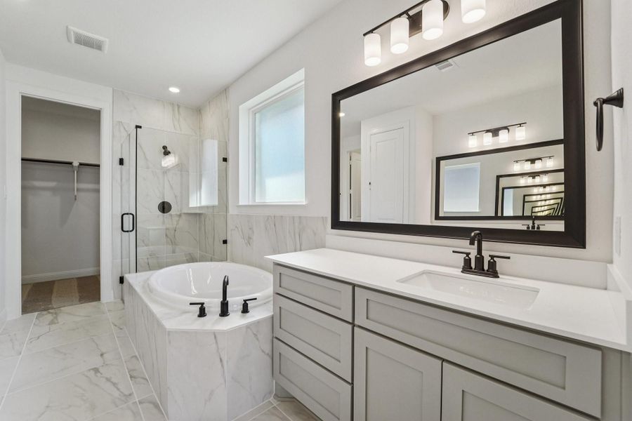 Furnished interior view inside a new home in Evergreen 50', Conroe (Image 12).