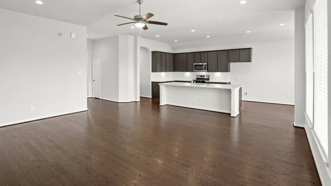 Representative unfurnished interior of a home built from the The Casey - April Sound by Legend Homes in Lake Conroe Area Homes, Montgomery (Image 23).