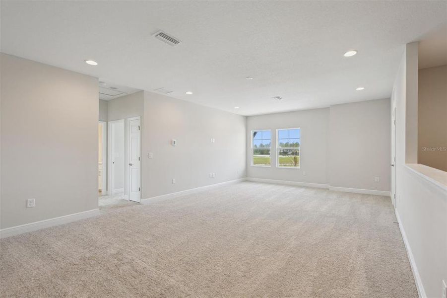 Spacious, unfurnished interior of a new home in Two Rivers, Zephyrhills (Image 16).