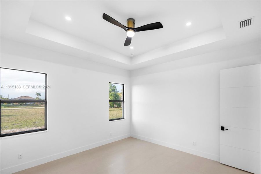 Spacious, unfurnished interior of a new home in , Cape Coral (Image 42).