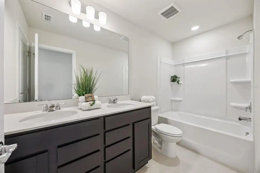 Furnished interior view inside a new home in , Winter Garden (Image 7).