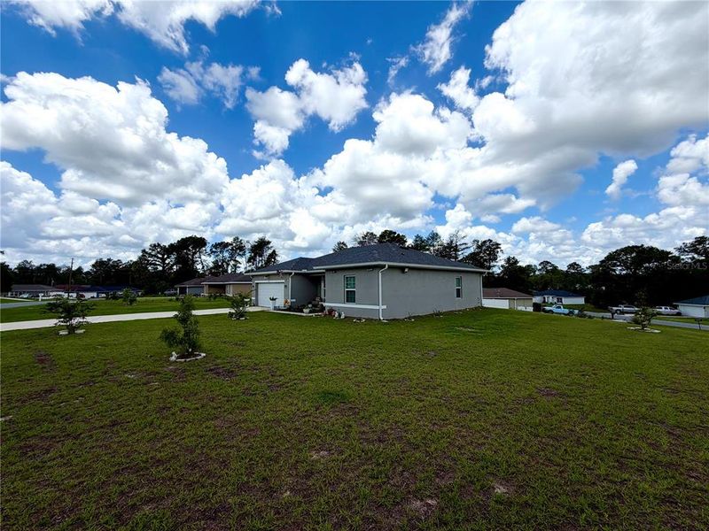 Exterior details and patio area of a home in , Ocala (Image 20).