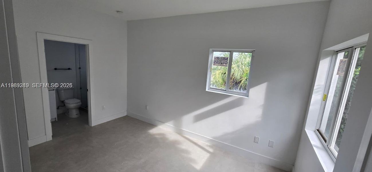 Spacious, unfurnished interior of a new home in , Pompano Beach (Image 8).