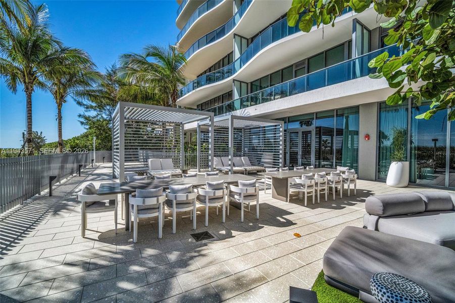 Condo located in Pompano Beach, FL showcasing its design and architecture (Image 19).