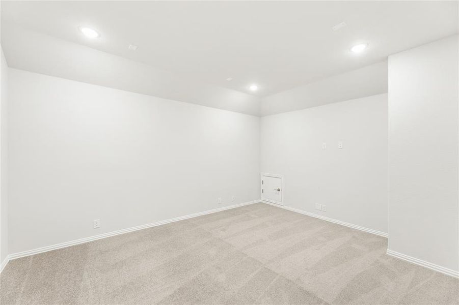 Spacious, unfurnished interior of a new home in Ridge Ranch, Mesquite (Image 23).