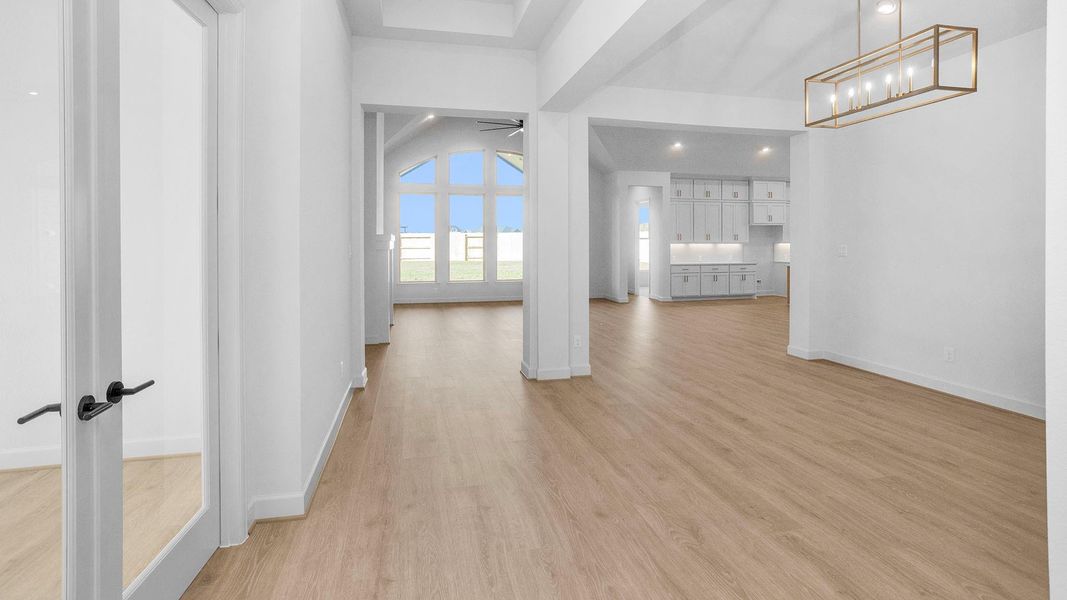 Spacious, unfurnished interior of a new home in Briarley 70', Montgomery (Image 14).