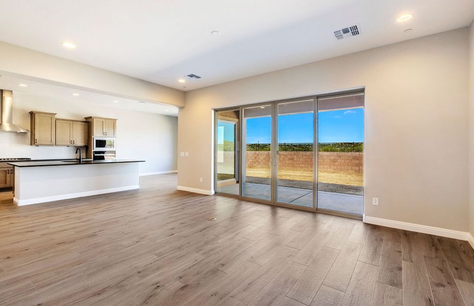 Spacious, unfurnished interior of a new home in Vistoso Canyon Estates, Oro Valley (Image 26).