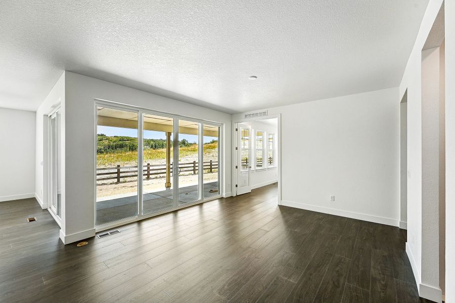 Spacious, unfurnished interior of a new home in Macanta, Castle Rock (Image 19).