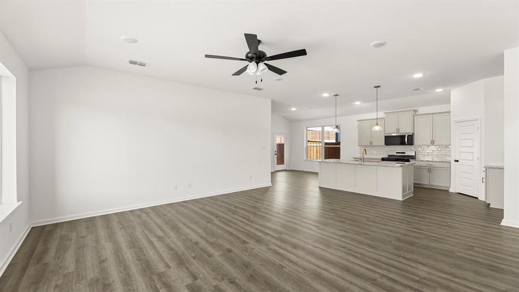 04. 2144 Sunnymede - Family (2)