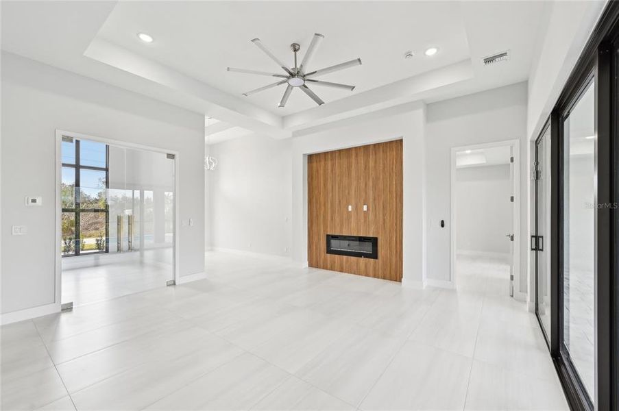 Spacious, unfurnished interior of a new home in , Port Charlotte (Image 20).
