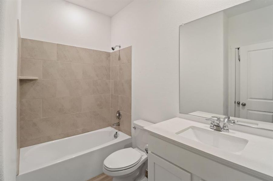 Full bath with vanity and shower / bath combination