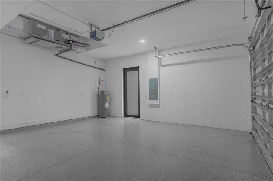 Spacious, unfurnished interior of a new home in , Lehigh Acres (Image 28).