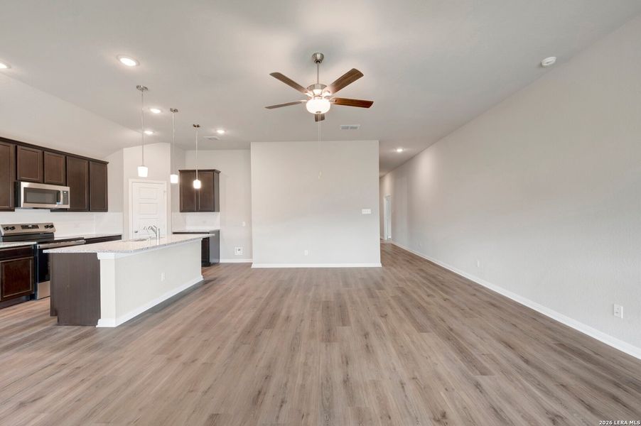 Spacious, unfurnished interior of a new home in Greenspoint Heights, Seguin (Image 30).