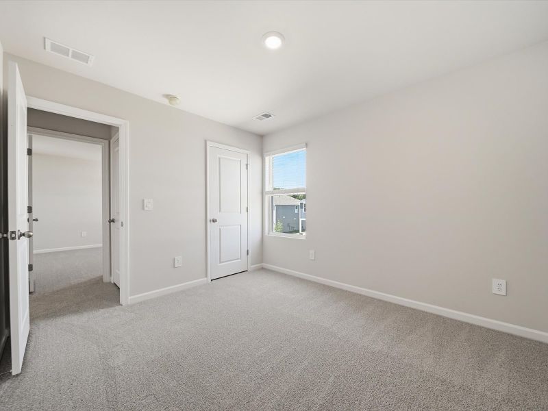 Spacious, unfurnished interior of a new home in Pleasant Brook, Greenville (Image 13).