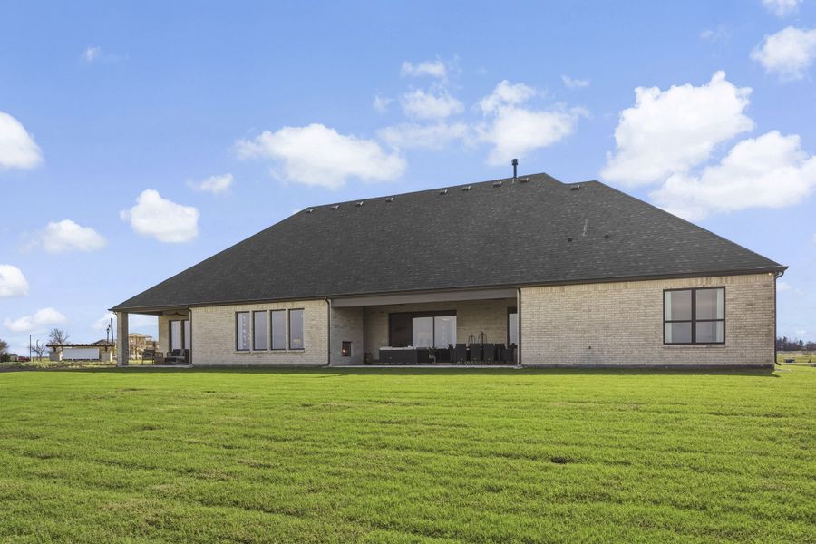 Representative exterior details of a home built from the Lancaster by Windsor Homes in Ridge Pointe Estates, McLendon-Chisholm (Image 24).