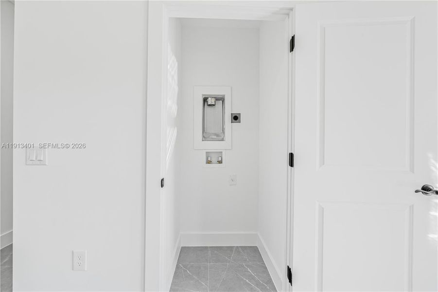 Spacious, unfurnished interior of a new home in , Lehigh Acres (Image 29).