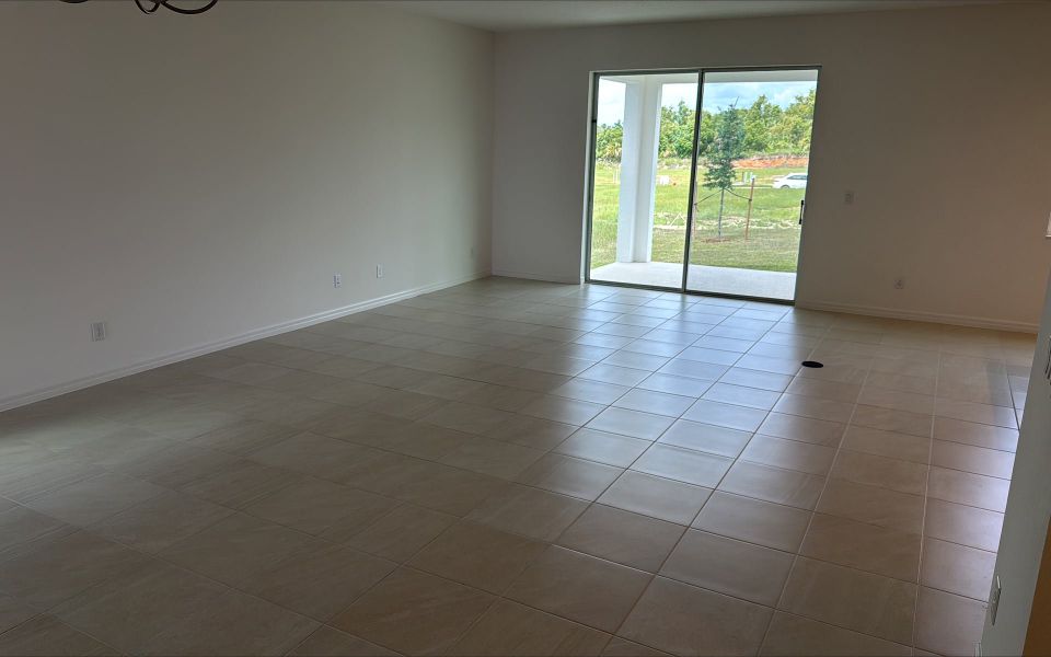 Spacious, unfurnished interior of a new home in Eagletail Landings, Howey-in-the-Hills (Image 15).